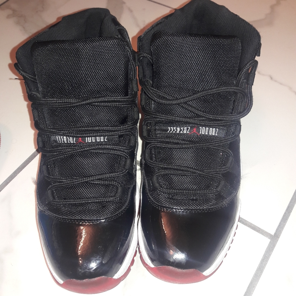 Jordan 11 (Breds)